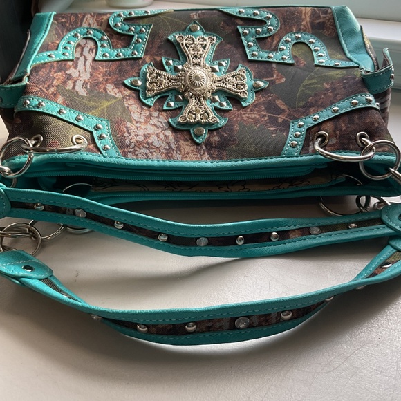 Western Style Camouflage Cross Studded Handbag - Picture 12 of 15